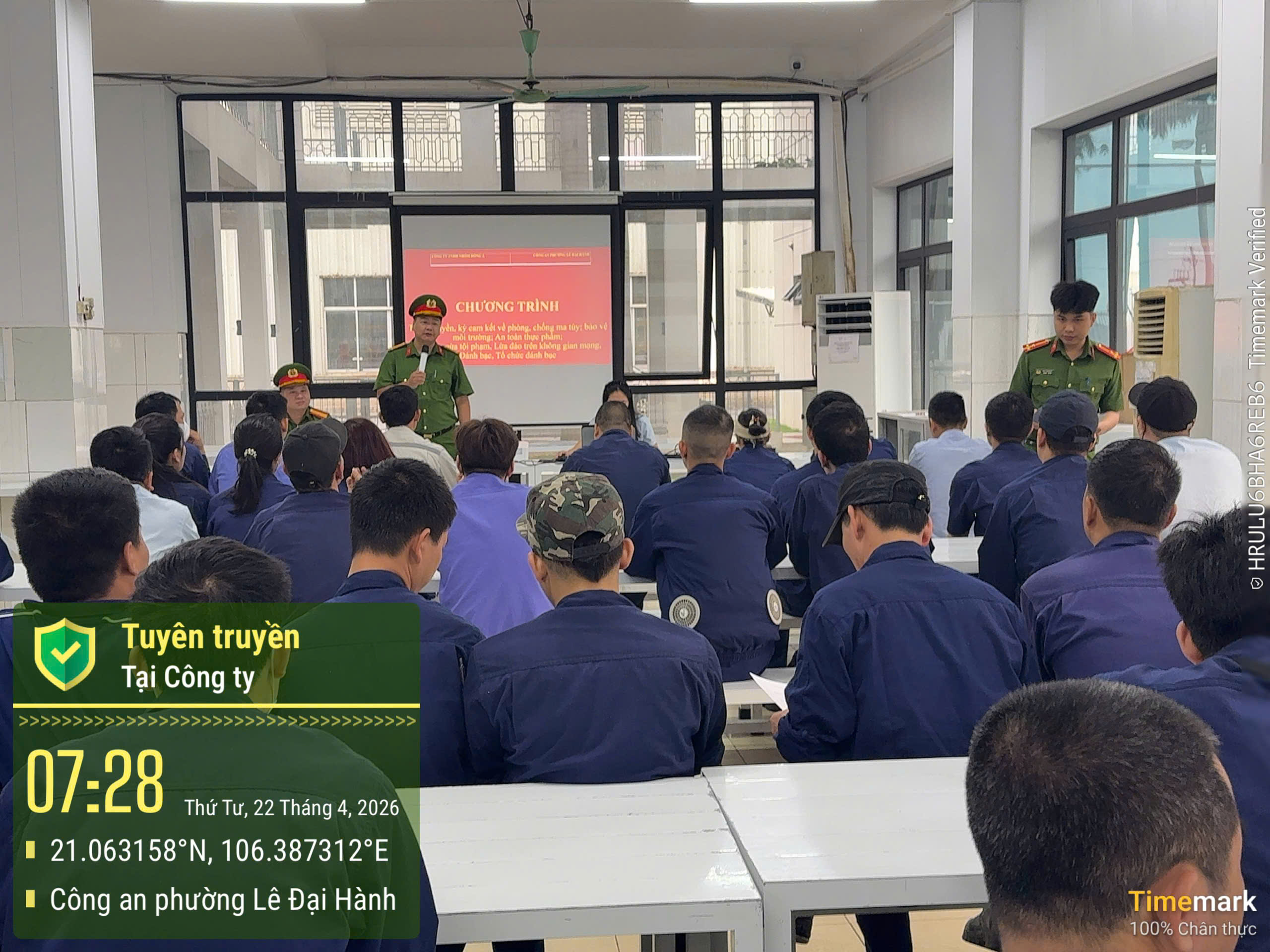 Công an phường Lê Đại Hành tổ chức tuyên truyền, phổ biến pháp luật tại Công ty TNHH Nhôm Đông Á